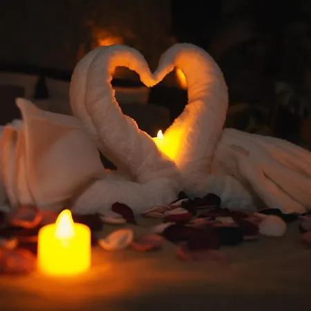 Private Hammam & Immersive Cinema - Eden Luxury Apartment